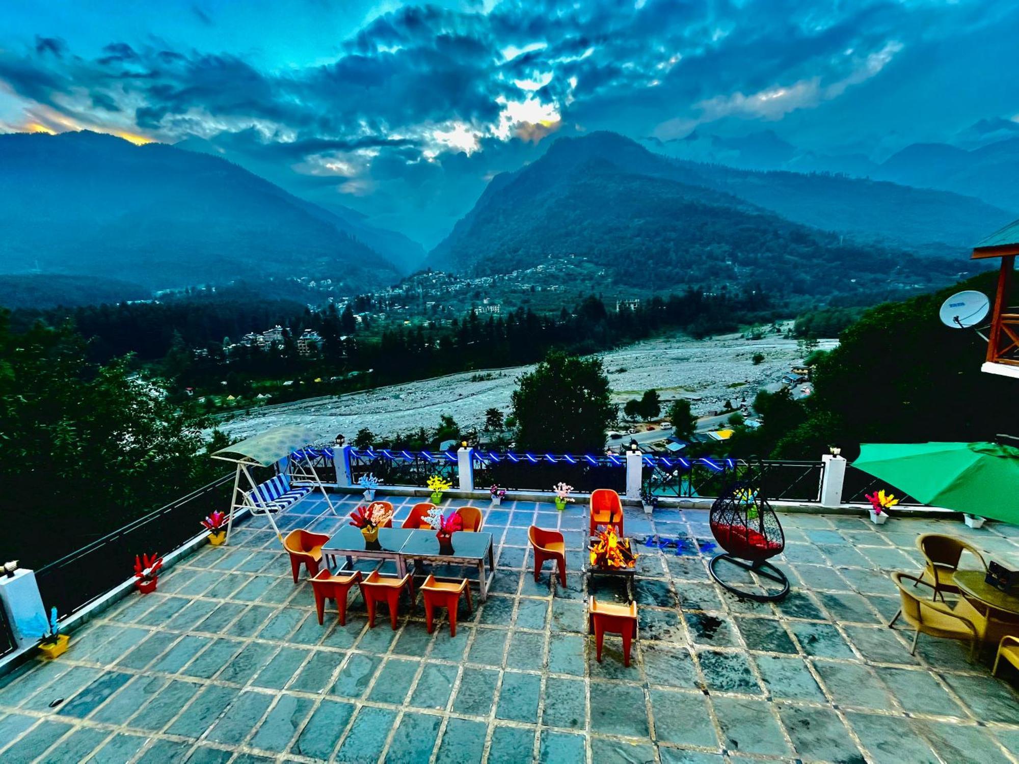 Snow Clad Riverview Hotel & Resort, Manali Esterno foto