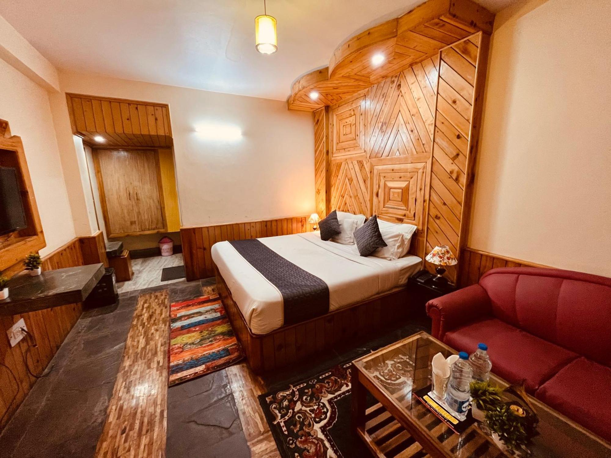 Snow Clad Riverview Hotel & Resort, Manali Esterno foto