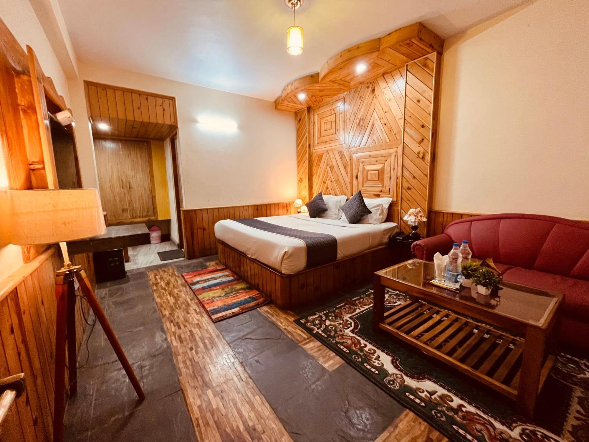 Snow Clad Riverview Hotel & Resort, Manali Esterno foto