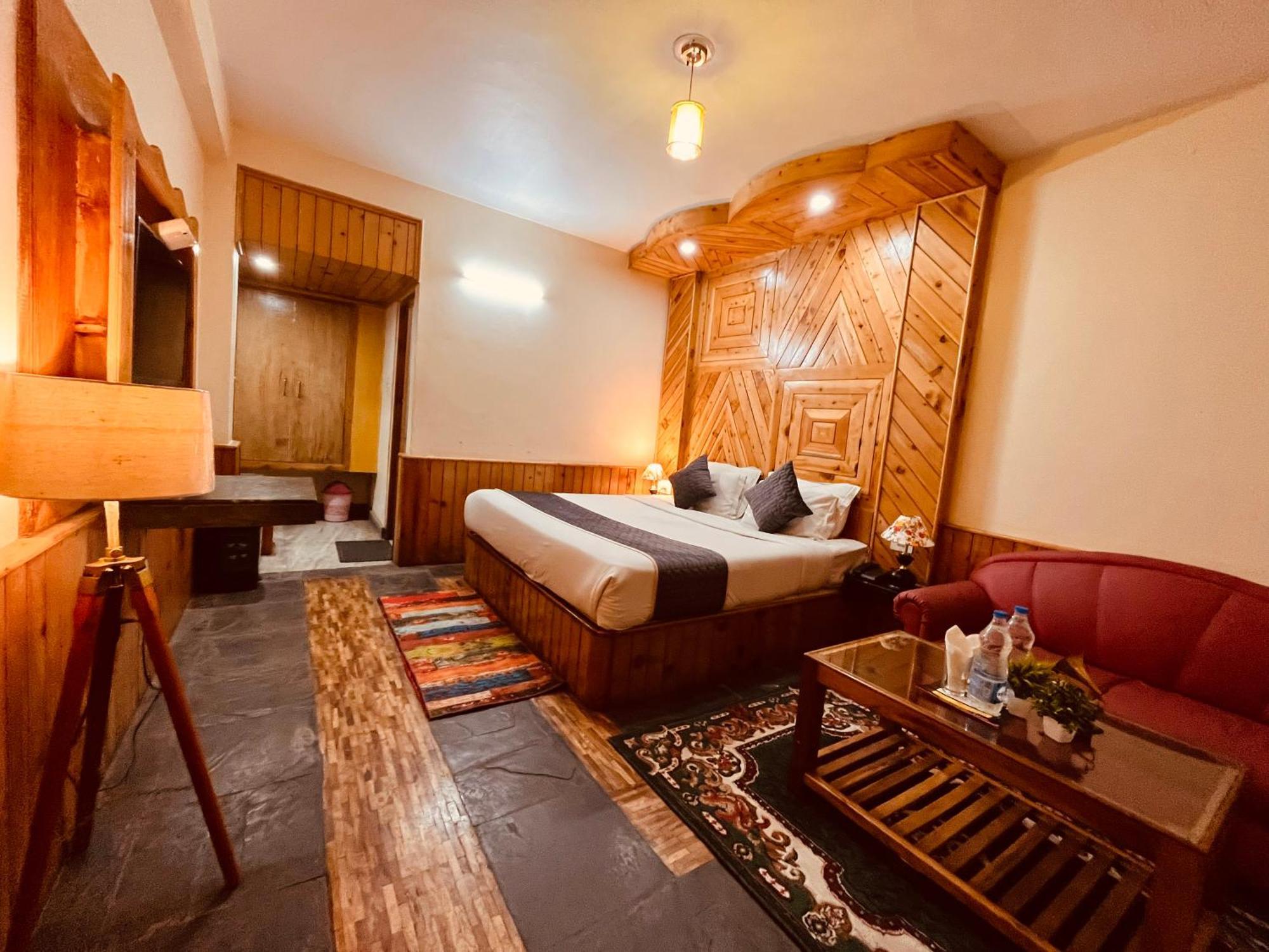 Snow Clad Riverview Hotel & Resort, Manali Esterno foto