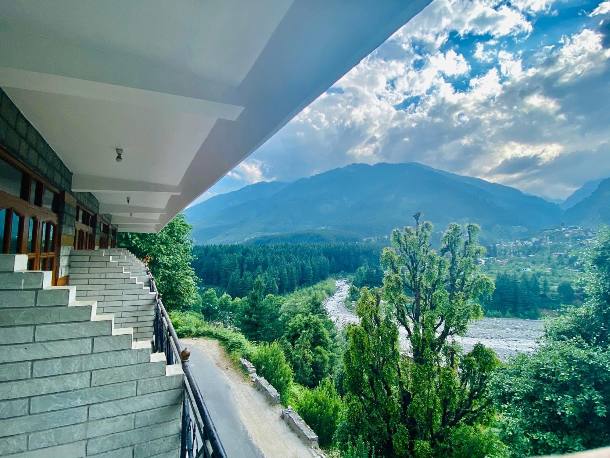 Snow Clad Riverview Hotel & Resort, Manali Esterno foto