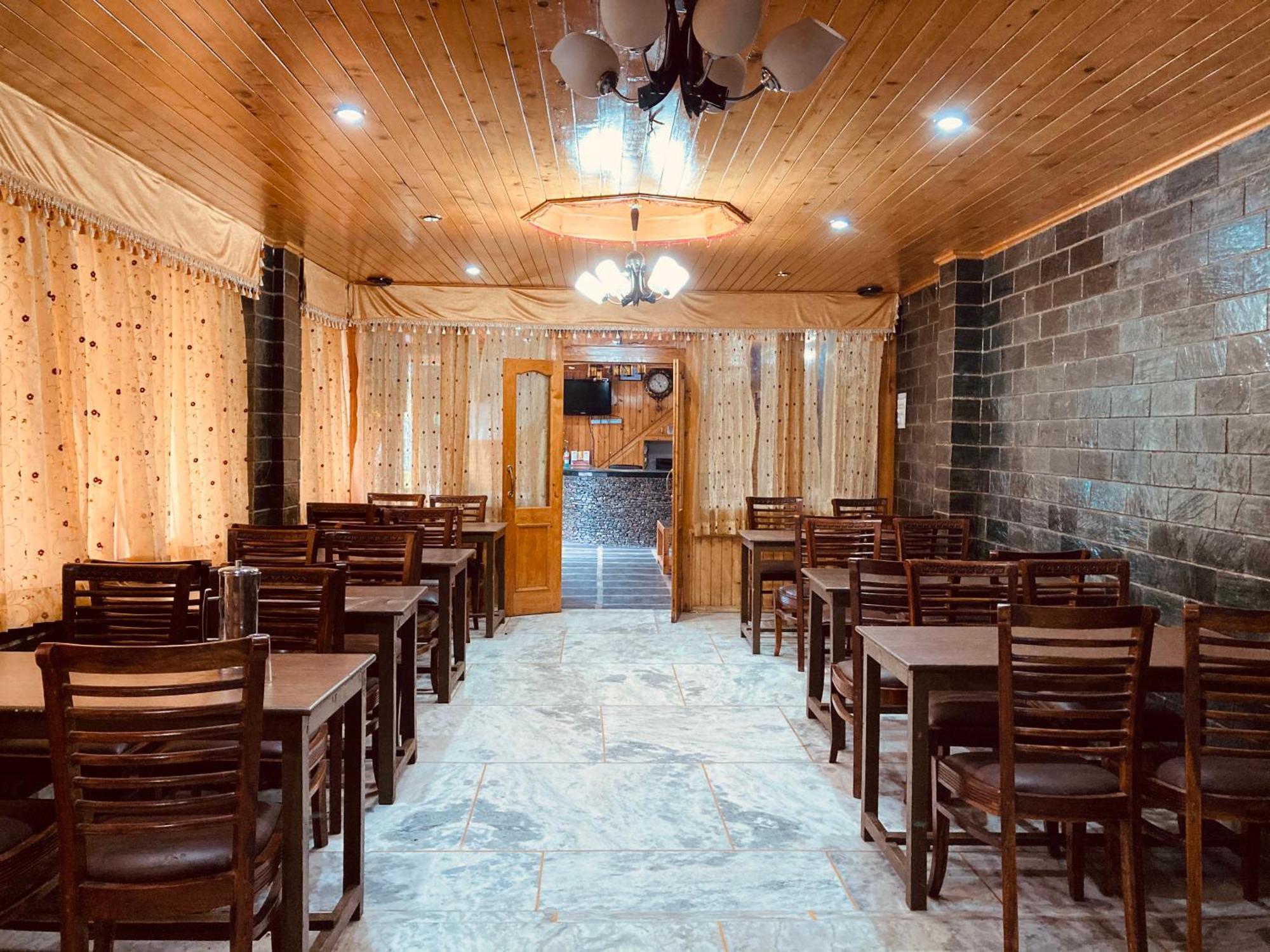 Snow Clad Riverview Hotel & Resort, Manali Esterno foto