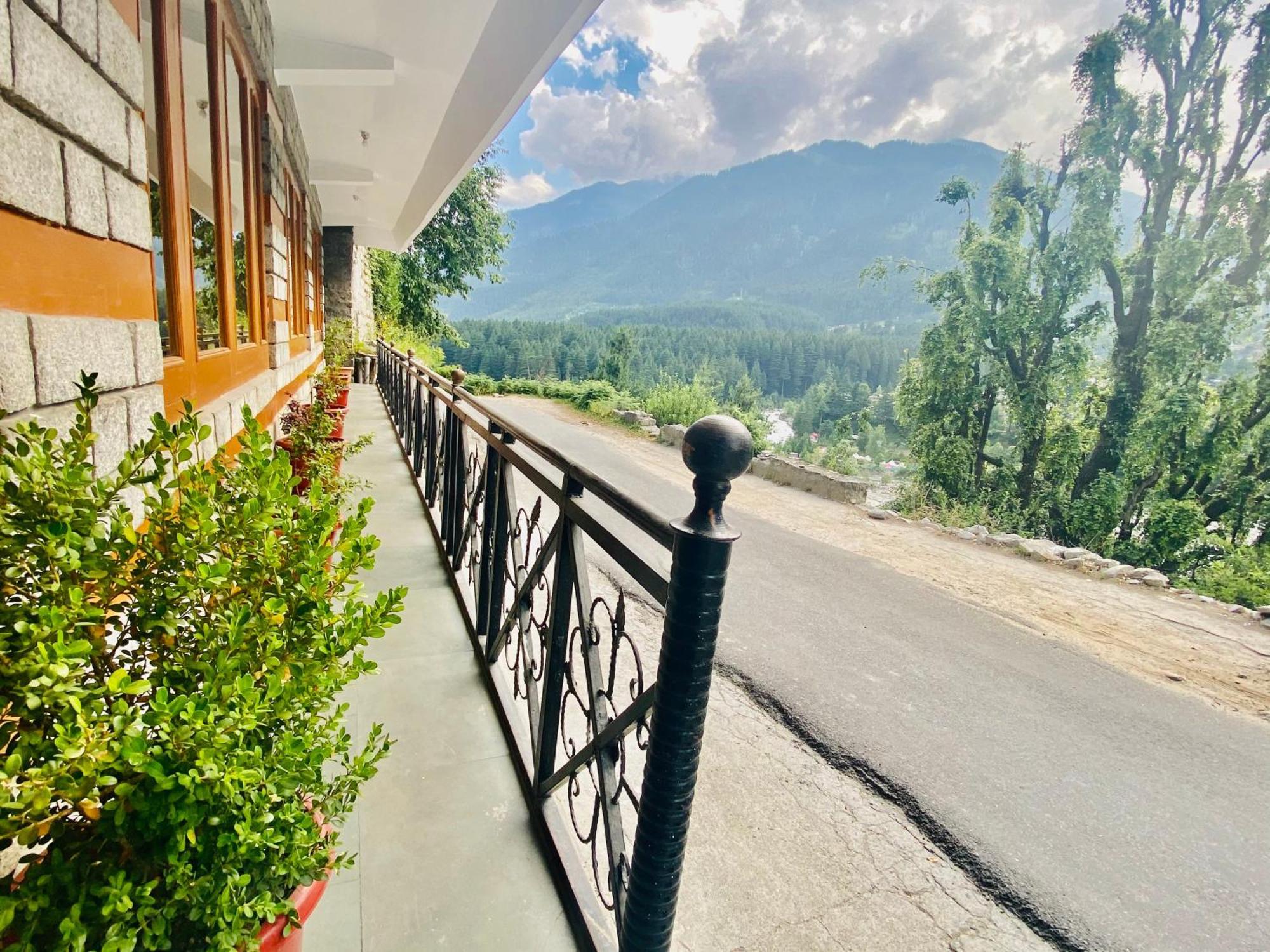 Snow Clad Riverview Hotel & Resort, Manali Esterno foto