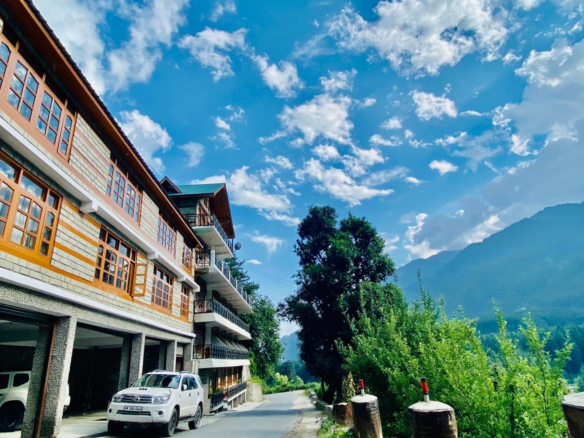 Snow Clad Riverview Hotel & Resort, Manali Esterno foto